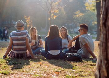 Censi, grupmosha 15-19-vjeçare u përgjysmua në një dekadë, shtohen 90-vjeçarët 