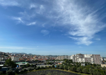 Rrebeshe shiu dhe temperatura 42 gradë C, njihuni me parashikimin e motit për sot 