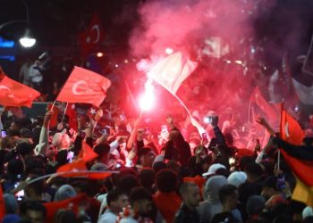 Ambasadori turk bën thirrje për festë të përmbajtur “kur t’i mposhtim holandezët”