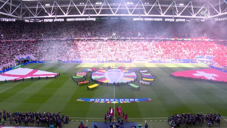 Starton ndeshja Angli-Zvicër, skuadrat luajnë për një biletë në gjysmëfinale