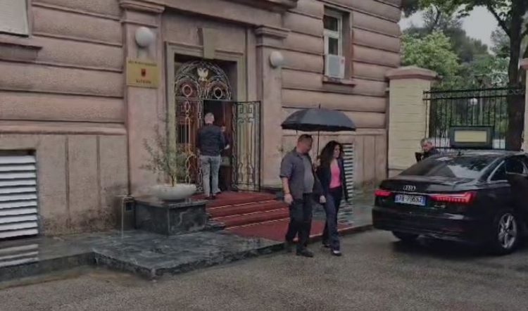 Komisioni i TIMS/ Dëshmoi me dyer të mbyllura, drejtoresha e SHISH largohet pas më se një ore nga Kryesia