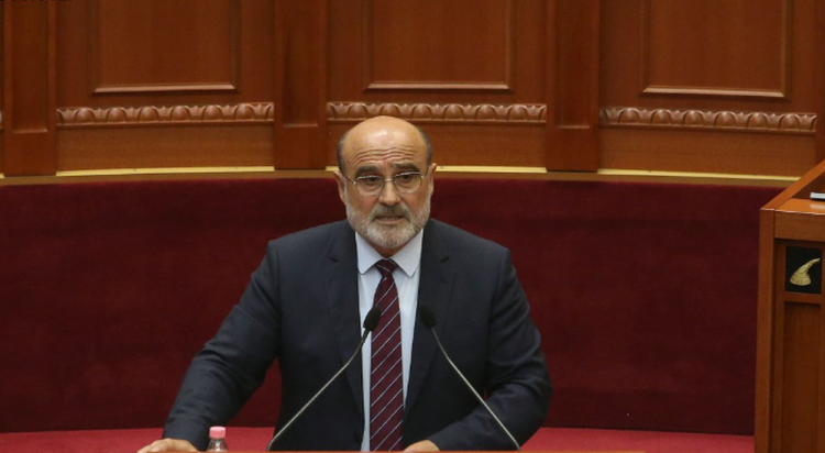 PD kërkon heqjen e mandatit të deputetit socialist, Vullnet Sina