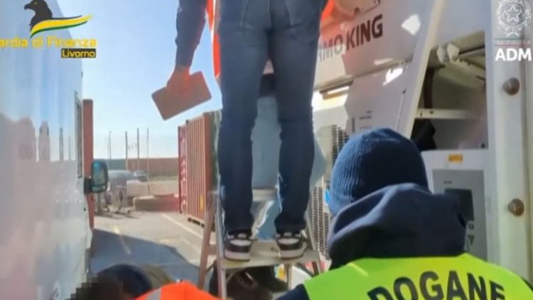 Emrat/ Shkuan të merrnin 148 kg kokainë në portin e Livornos, arrestohen 3 korrierët shqiptarë në Itali 
