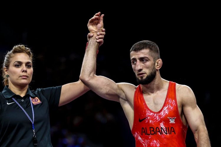 Paris 2024/ Shqipëria merr medaljen e dytë të bronztë, mundësi Dudaev mposht rivalin hungarez