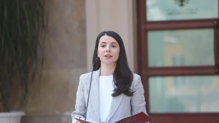 Hyn në fuqi orari fleksibël në orarin e punës për administratën!