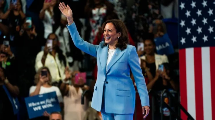 Kamala Harris zgjidhet zyrtarisht si kandidate demokrate