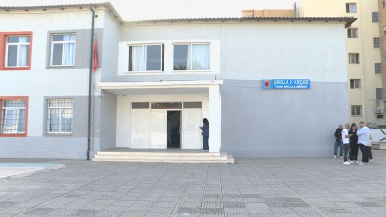 Pezullohet votimi në Himarë Fshat, banorët me karta identiteti të skaduara duan të votojnë