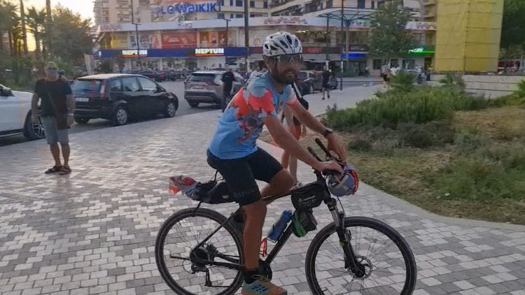 Nga Kina në Vlorë me biçikletë/ Gentian Qejvanaj: 36 ditë pedalim për të mbajtur një premtim të dhënë