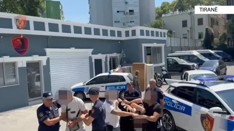Shantazhonin vajza se do t’i publikonin foto intime duke përfituar para, arrestohen dy vëllezërit në Tiranë