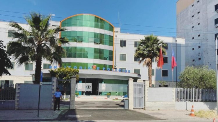 Kishin përshtatur lokalin për shitje droge, arrestohen 2 persona në Durrës