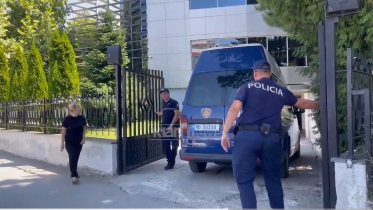 Sot jepet masa e sigurisë për autorin e vrasjes së Egli Progës, 4 të arrestuarit mbërrijnë në gjykatë