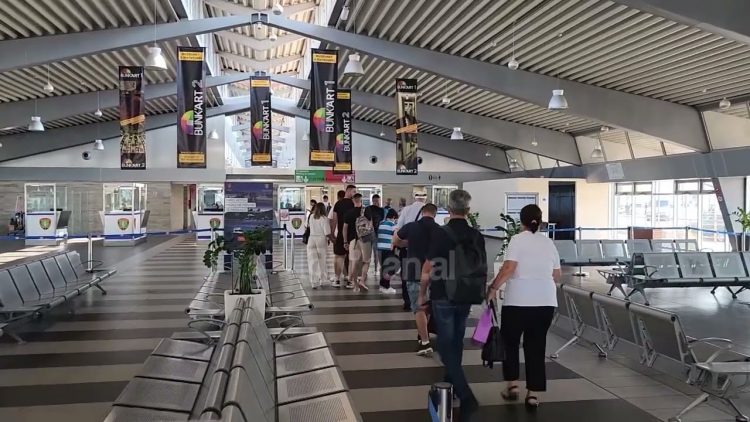 Brenda 10 ditësh, mbi 54 mijë turistë hynë në portin e Durrësit