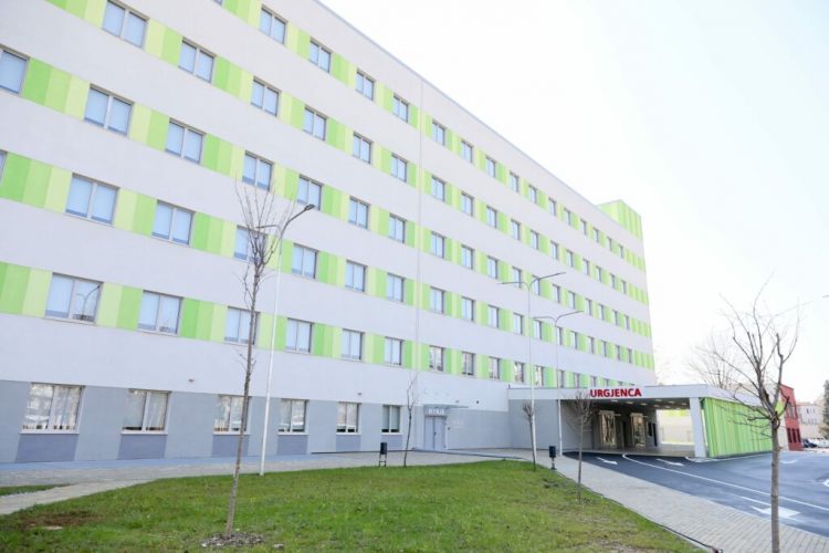 Arrestohet 23-vjeçari, goditi infermierin në ambientet e spitalit “Nënë Tereza”