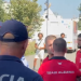 Protesta tek Bashkia e Tiranës nis me incidente, protestuesit përplasen me fituesit e medaljeve të Lojërave Olimpike