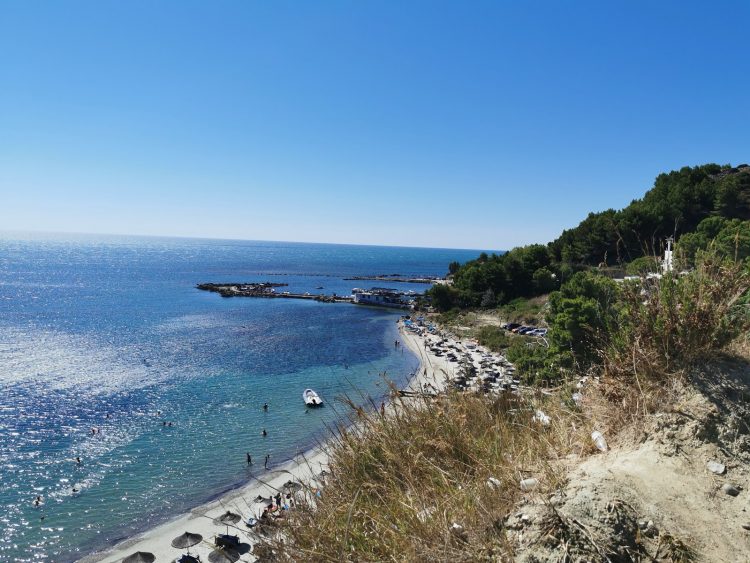 Plazhi i Currilave, një nga pikat kryesore turistike të Durrësit