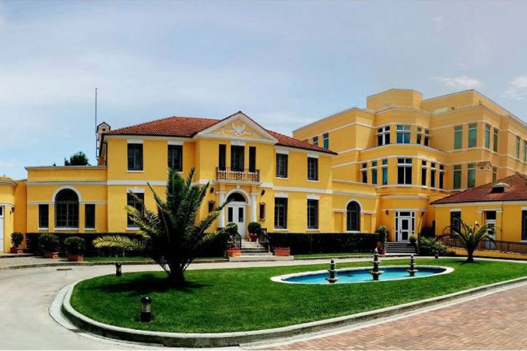 Ambasada amerikane në Tiranë ndan mesazhin e Blinken: Kina deklaron se është për paqen në Ukrainë, por mbështet Rusinë në luftë