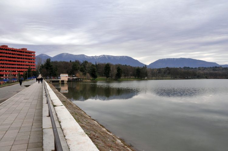 Tiranë/ Gjendet e mbytur një grua te Liqeni Artificial