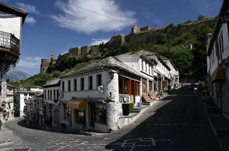 Kalaja e Gjirokastrës mirëpriti 36 mijë vizitorë në Korrik/ Turistët vlerësojnë historinë dhe arkitekturën e saj