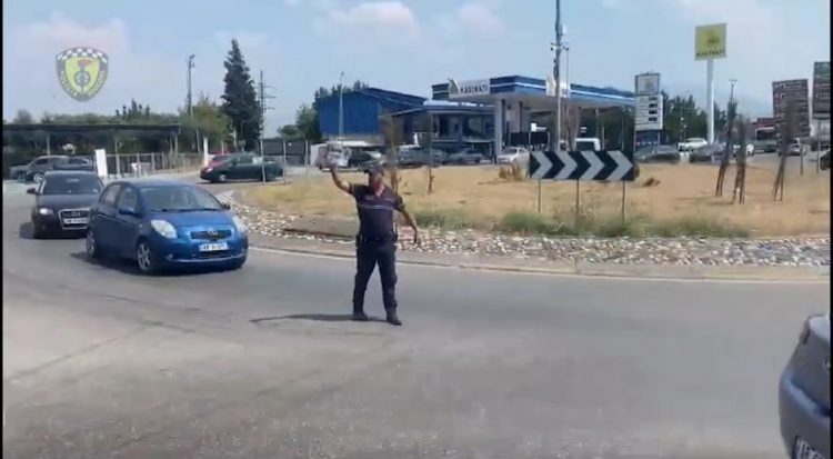 Trafiku i makinave në Elbasan/ Reagon Policia Rrugore: Nuk ka bllokim të qarkullimit, vetëm ngadalësim të lëvizjes së mjeteve