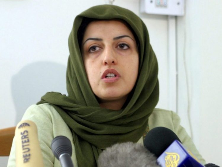 Fituesja e Nobelit në mesin e grave të lënduara në protestën në burgun iranian