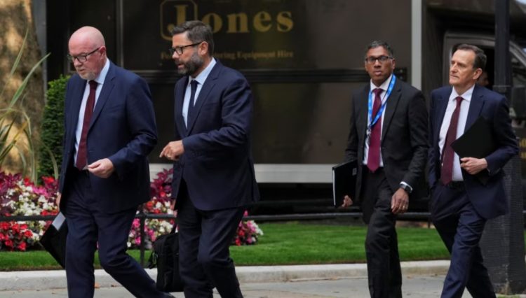Kryeministri britanik Starmer takim urgjent me ministrat dhe zyrtarët e lartë: Protestuesit e dhunshëm do të përballen me forcën e ligjit