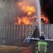 Dy depo nafte përfshihen nga zjarri në Rusi, si pasojë e sulmeve me dronë