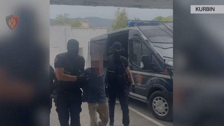 Kurbin/ I armatosur me pistoletë dhe municion luftarak, tentoi të vriste kushëririn e tij. Arrestohet 53-vjeçari