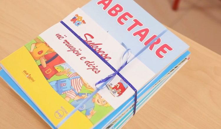 Shpërndarja e librave falas, Rama: Përfitojnë mbi 238 mijë nxënës të arsimit bazë dhe të mesëm!  