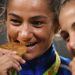 Pse olimpistët kafshojnë medaljet e arta?