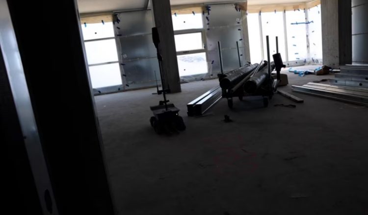 Robotë autonomë me inteligjencë artificiale në fushën e ndërtimit