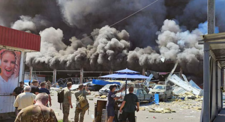 Ukraina: 10 persona kanë humbur jetën nga sulmi rus në një supermarket