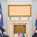 Presidentja Vjosa Osmani takim me ambasadorin amerikan në Kosovë, bisedojnë për zgjedhjet e reja
