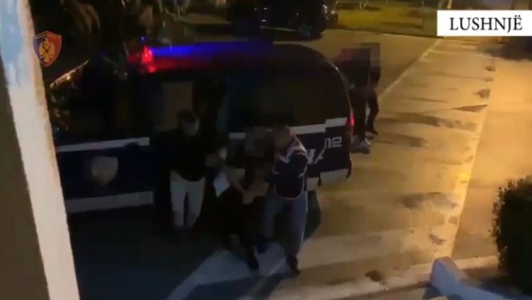 Përshtati lokalin për përdorimin e lojërave të fatit, policia arreston pronarin dhe kamerierin në Lushnjë