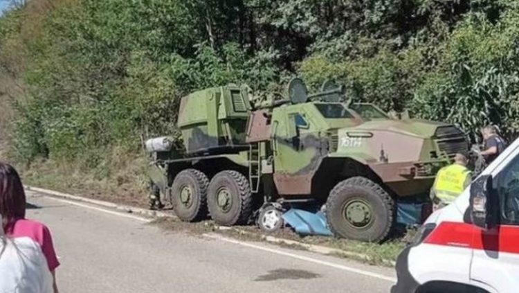 Mjeti i rëndë i ushtrisë serbe shtyp makinën, humbin jetën 5 persona, mes tyre 3 fëmijë
