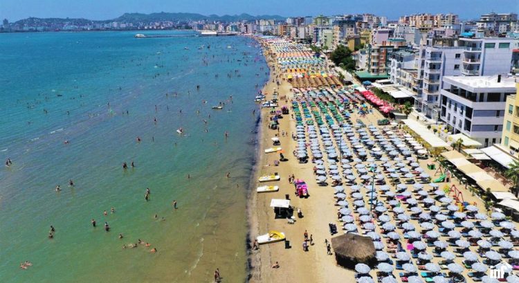 ”Express” shkrim për plazhin e Durrësit: Një nga destinacionet më të njohura për britanikët