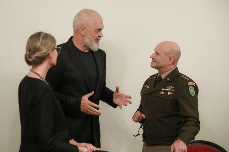 Komandanti i Forcave Amerikane në Europë takohet me Ramën, Ambasada e SHBA publikon foton 