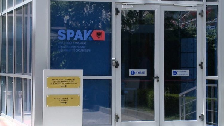 Mori 1000 euro për të pushuar çështjen, “arrest në shtëpi” për oficeren e Policisë Gjyqësore