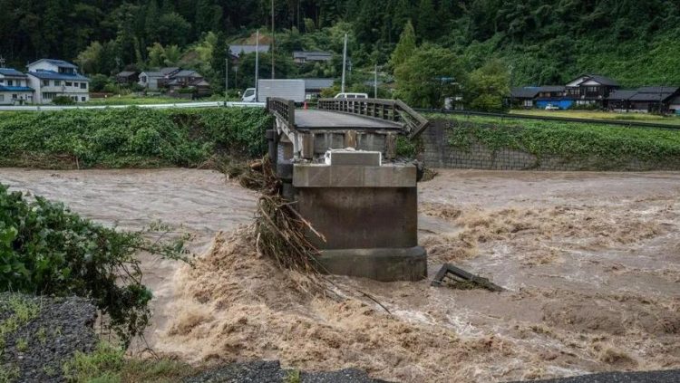 Përmbytje në rajonin e goditur nga tërmeti në Japoni, viktima dhe të zhdukur