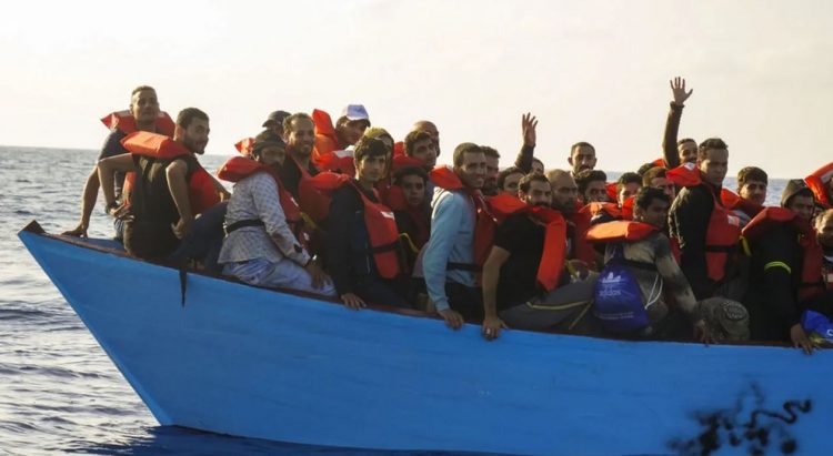 Mbytet varka me emigrantë në Lampedusa! Nisin kërkimet për 21 të zhdukur, mes tyre edhe fëmijë