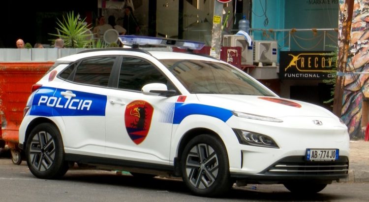 Sherr mes kushërinjve, një i plagosur me armë zjarri në Tiranë