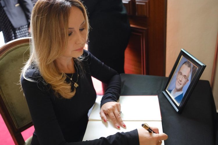 “Lamtumirë mikut tonë të dashur, Bogut”/ Tabaku: Kjo tragjedi na ka lënë të pikëlluar për pamundësinë e një takimi të fundit me të