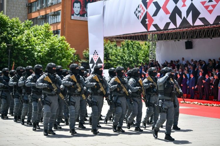 Osmani në 1-vjetorin e rënies së heroit Bunjaku: Liria dhe kufijtë e Kosovës të paprekshëm