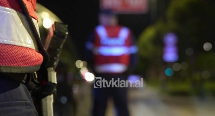 “Tentoi të na përplasë…”, çfarë deklaruan dy kolegët e efektivit të shpallur në kërkim