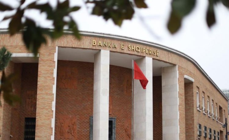 Banka e Shqipërisë përgatit rregulloren e re: Jo më shumë se dy kredi njëkohësisht për çdo huamarrës