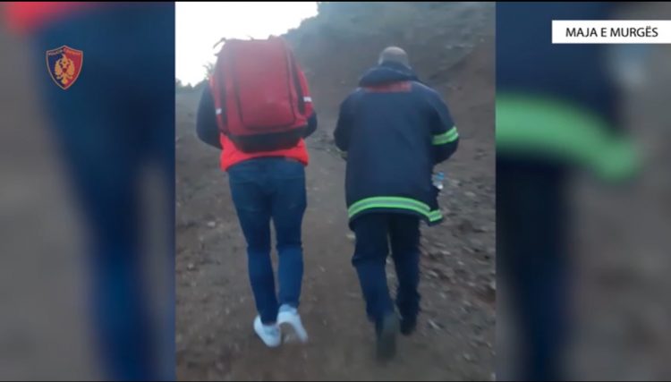 Humbën rrugën gjatë eksplorimit të Majës së Murgës, shpëtohen 8 turistët holandezë! Njërin prej tyre e kishte pickuar gjarpri