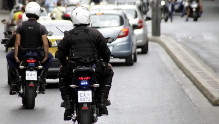 Qëllohet me armë shqiptari në mes të Athinës, gjenden në vendngjarje 7 gëzhoja