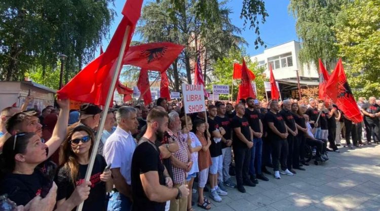 Shqiptarët e Luginës marshojnë për “identitet dhe dinjitet” dhe kundër diskriminimit 