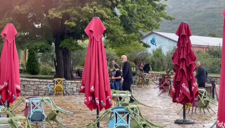 Video/ Mbledhja e deputetëve dhe ministrave, momenti kur Rama i bashkohet drekës në Elbasan 
