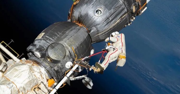 Tre astronautë kthehen nga Stacioni Ndërkombëtar i Hapësirës