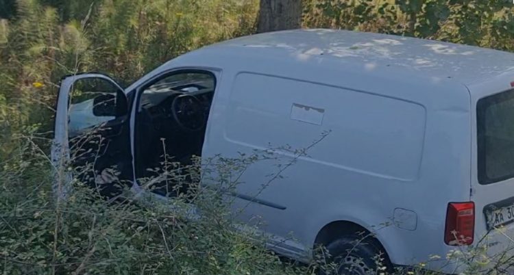 Aksident në aksin Fier-Levan/ Makina del nga rruga dhe përfundon në kanal, 1 i plagosur 